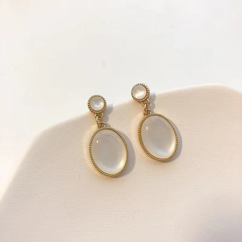 Ear Clip Without Ear Hole Women's Summer Ear Bone Clip Light Luxury Small Opal Heart Resin Stone Earrings Temperament Versatile