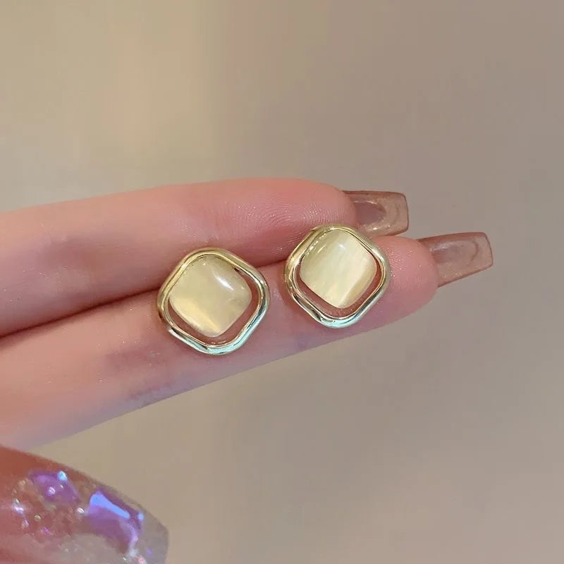 Ear Clip Without Ear Hole Women's Summer Ear Bone Clip Light Luxury Small Opal Heart Resin Stone Earrings Temperament Versatile