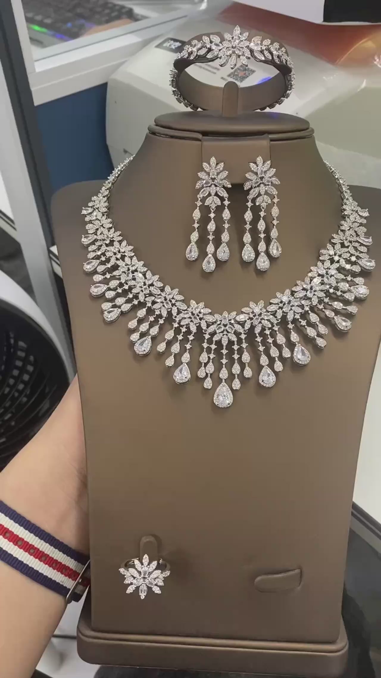 2024 Hot Sale 4 Pieces Super Luxury Cubic Zirconia Bridal Jewelry Set Nigeria Dubai Jewelry Set Bridal Accessories
